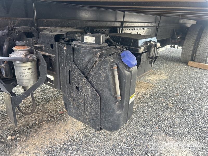Isuzu NPR Camiones caja cerrada