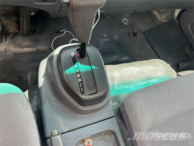 Isuzu NPR Sanduk kamioni