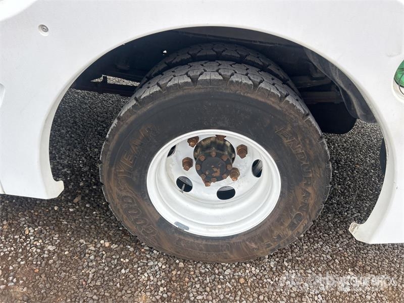 Isuzu NPR Lette lastebiler