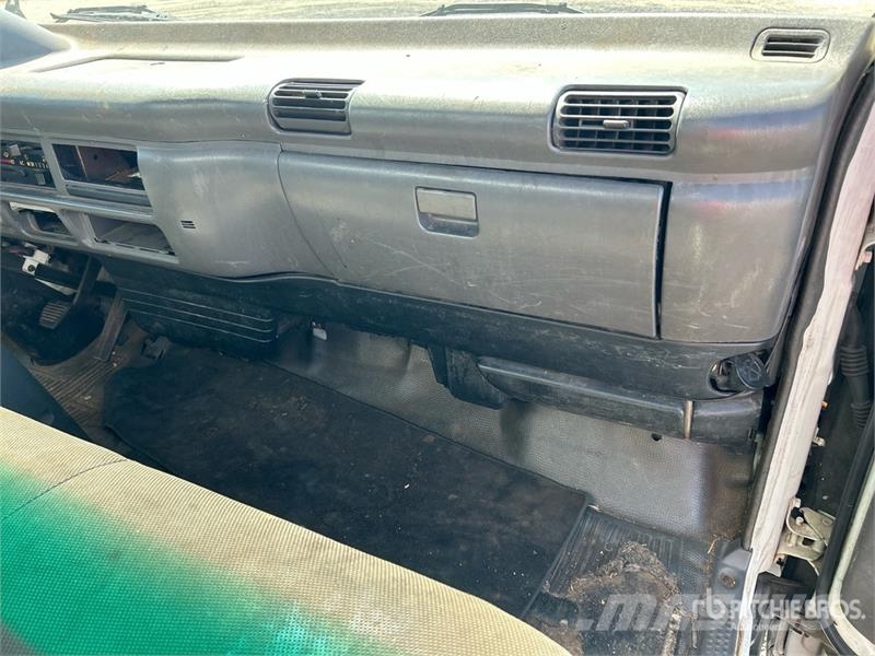 Isuzu NPR Sanduk kamioni