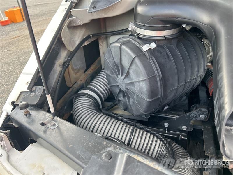 Isuzu NPR Lette lastebiler