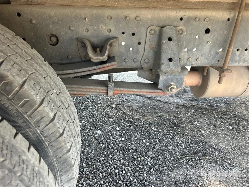 Isuzu NPR Sanduk kamioni