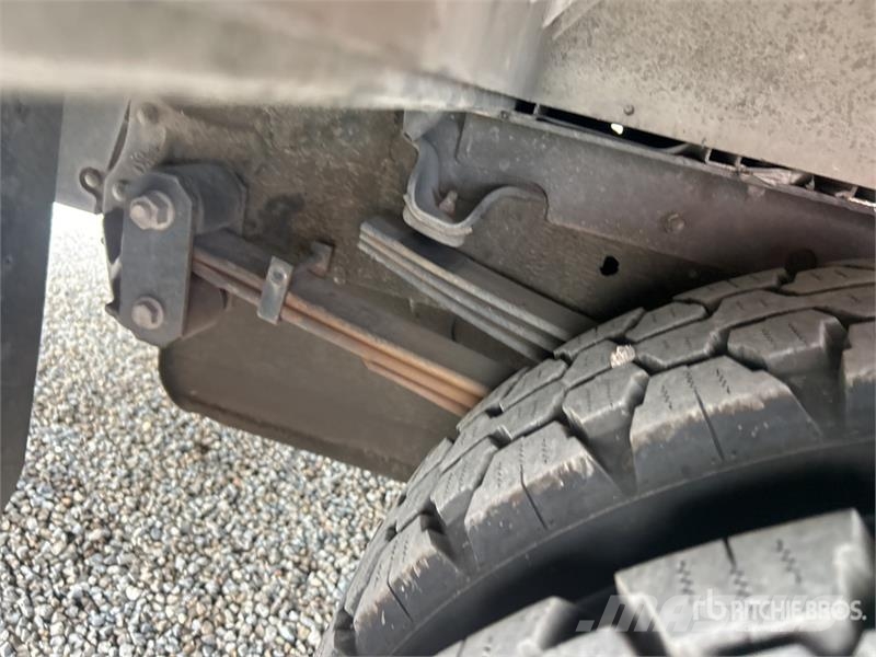 Isuzu NPR Lette lastebiler