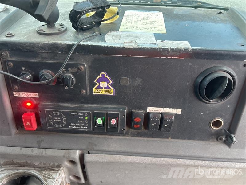 Isuzu NPR Lette lastebiler