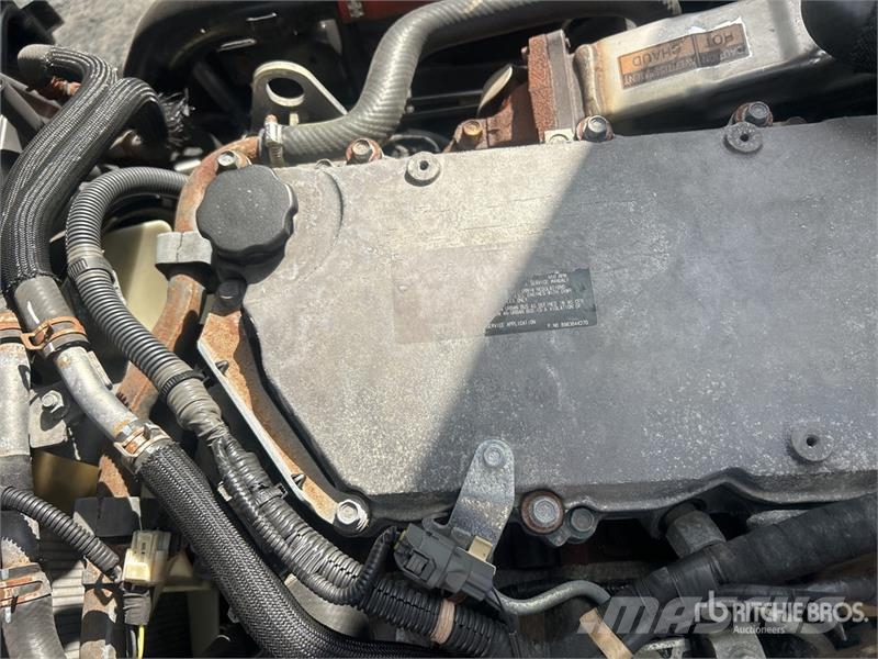 Isuzu NPR Camiones caja cerrada