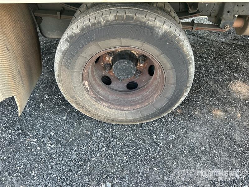 Isuzu NPR Sanduk kamioni