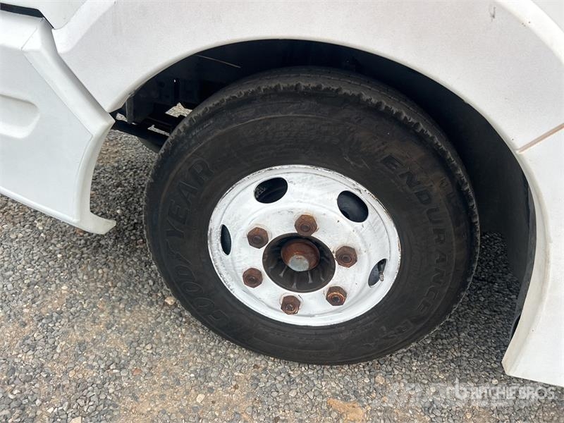 Isuzu NPR Lette lastebiler