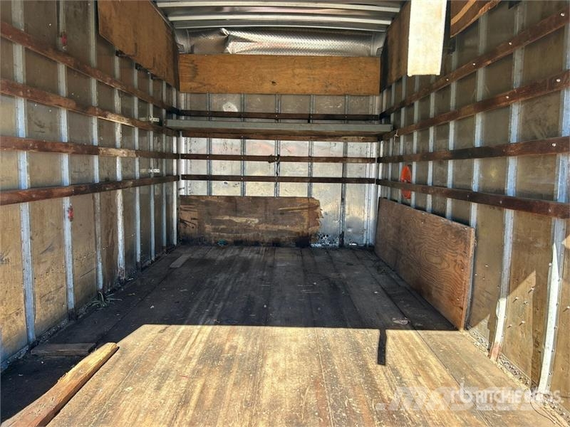 Isuzu NPR Bakwagens met gesloten opbouw