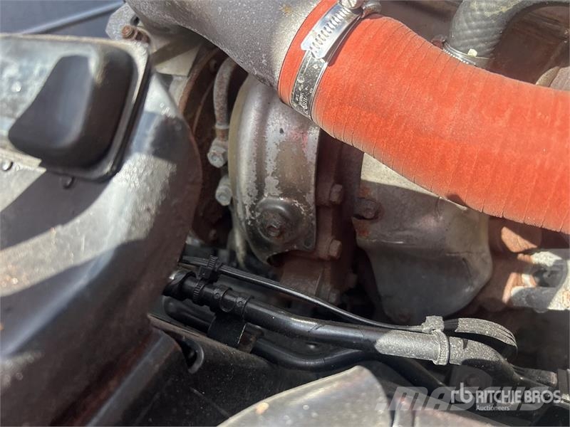 Isuzu NPR Camiones caja cerrada