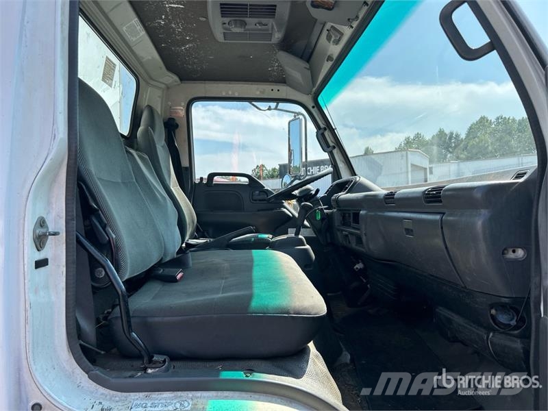 Isuzu NPR Sanduk kamioni