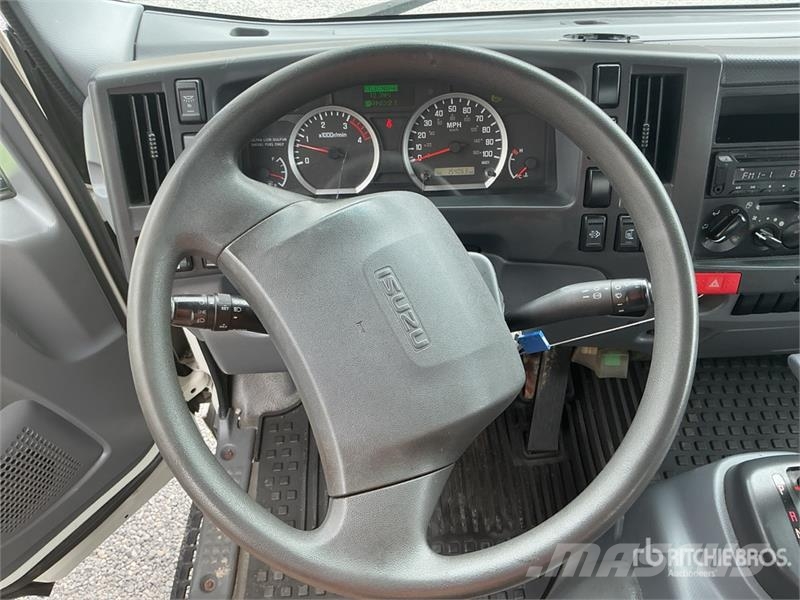 Isuzu NPR 厢式货车