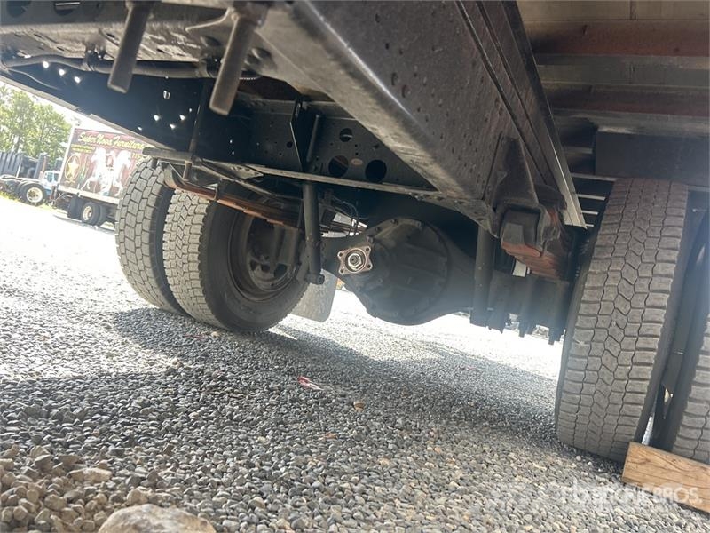Isuzu NPR Camiones caja cerrada