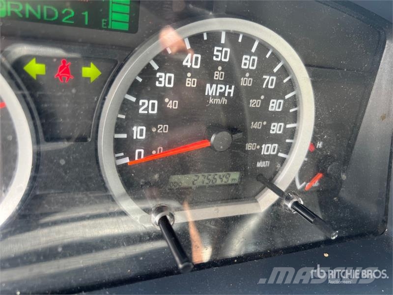 Isuzu NPR Camiones con temperatura controlada