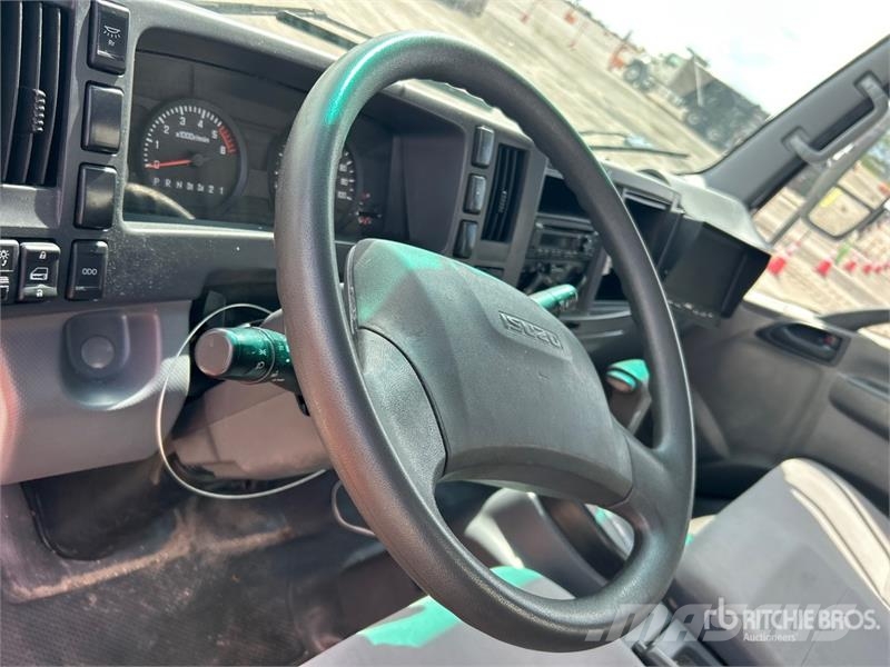 Isuzu NPR Sanduk kamioni