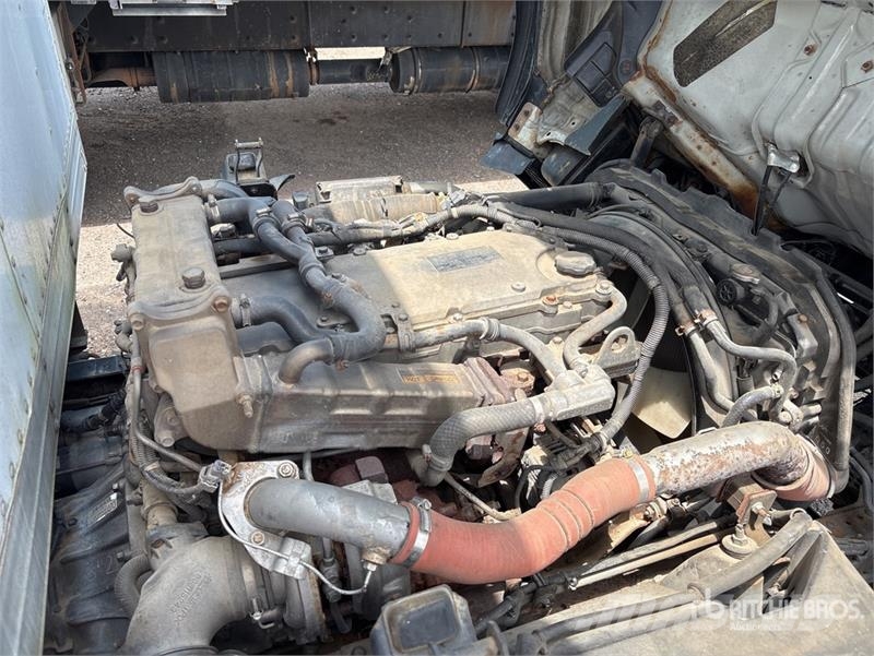 Isuzu NPR 탑차 트럭