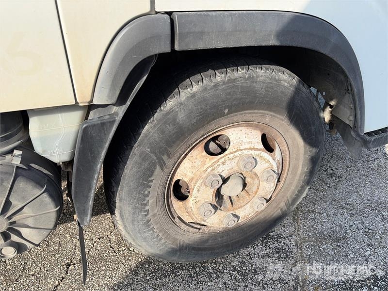 Isuzu NPR Další