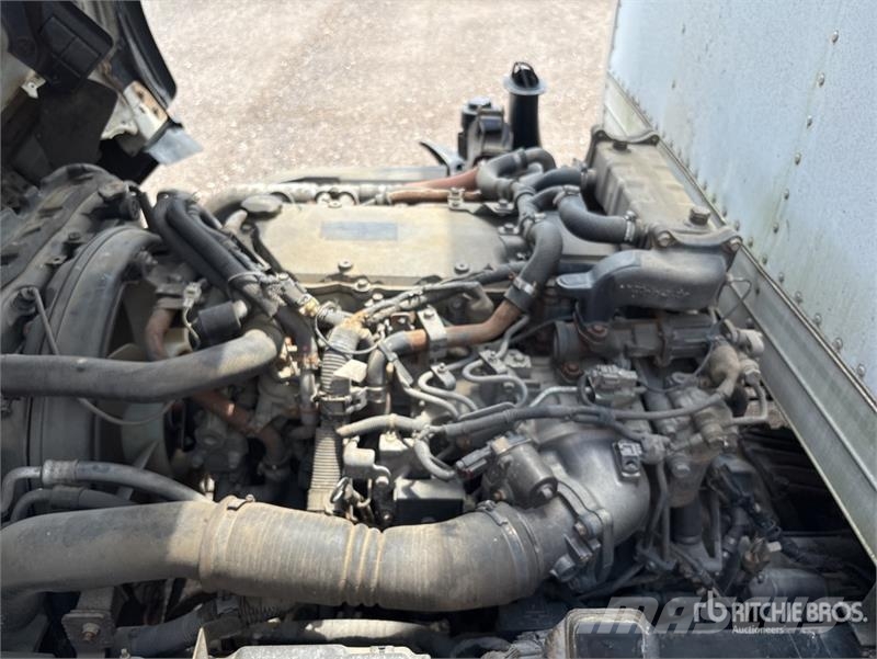 Isuzu NPR 탑차 트럭
