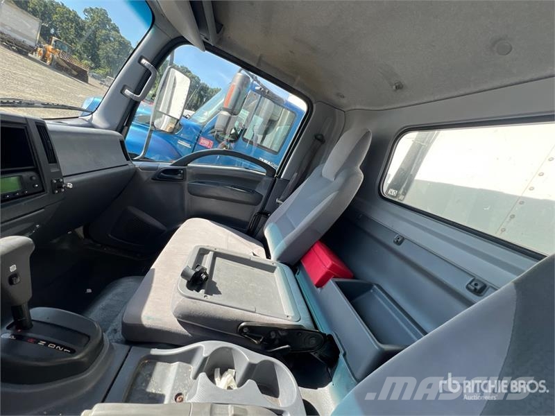 Isuzu NPR Camiones con temperatura controlada