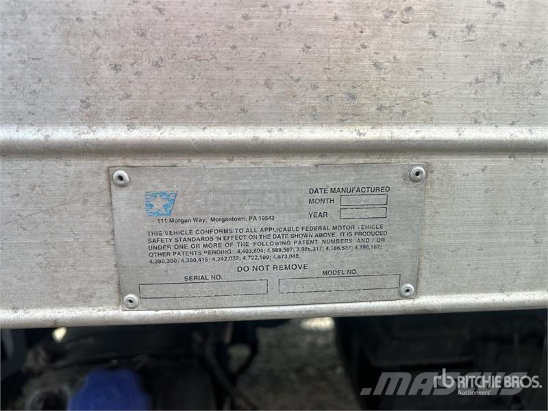 Isuzu NPR Camiones caja cerrada