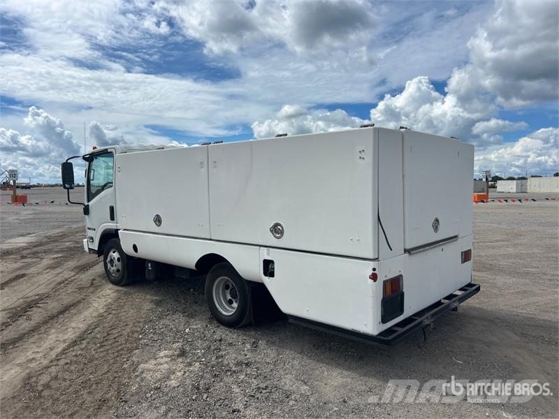 Isuzu NPR 4x2 Sprayer Truck Вантажівки / спеціальні