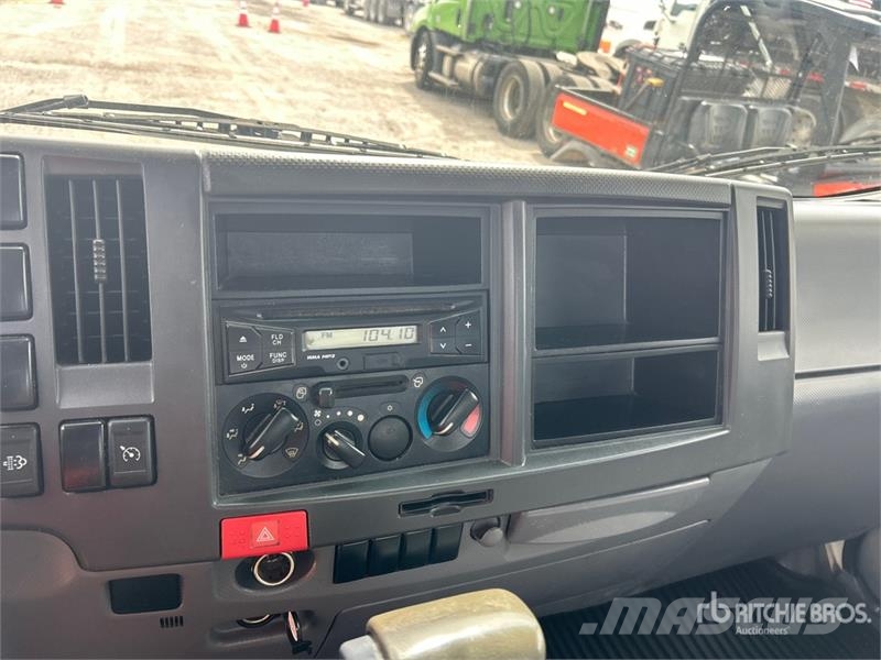 Isuzu NPR 4x2 Sprayer Truck Вантажівки / спеціальні