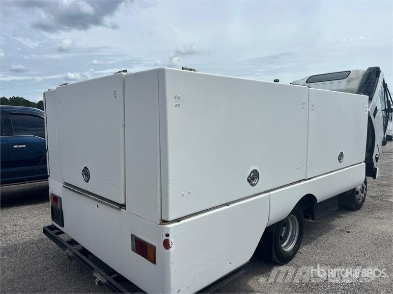 Isuzu NPR 4x2 Sprayer Truck Вантажівки / спеціальні
