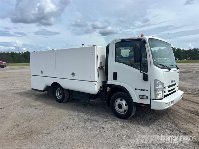 Isuzu NPR 4x2 Sprayer Truck Вантажівки / спеціальні