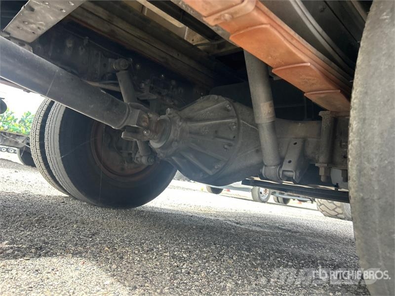 Isuzu NPR 4x2 Sprayer Truck Вантажівки / спеціальні