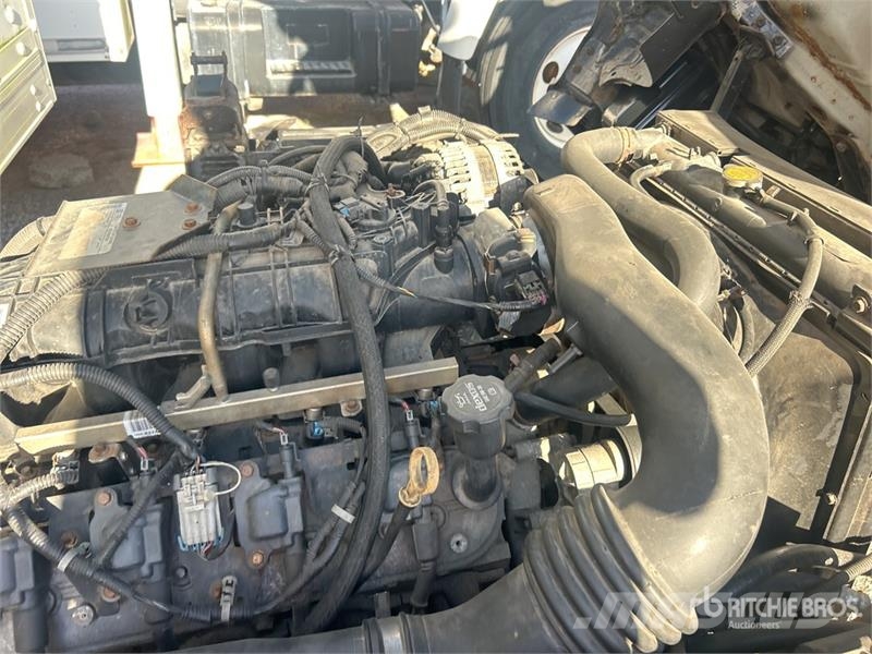 Isuzu NPR HD Camiones caja cerrada