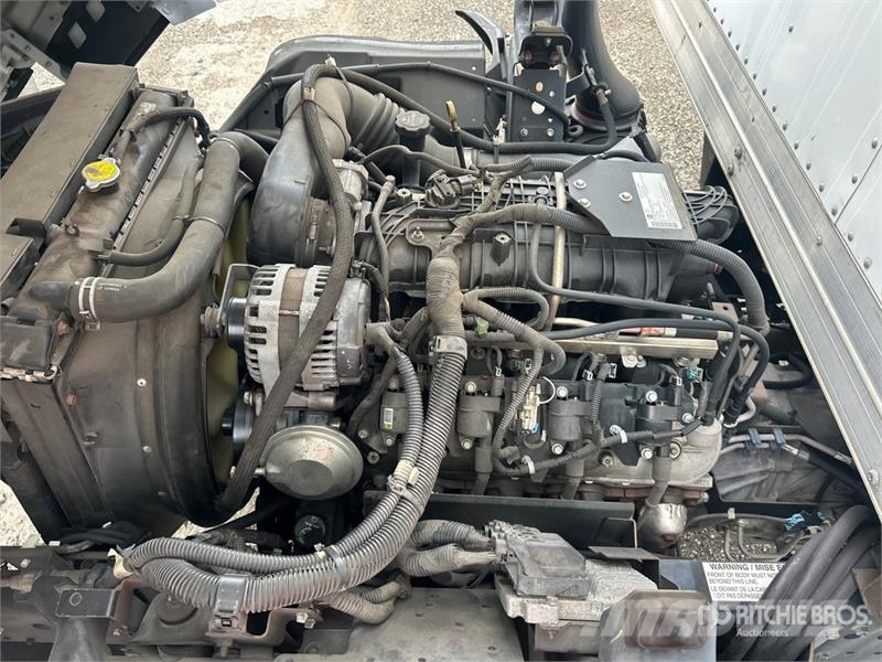 Isuzu NPR HD Camiones caja cerrada