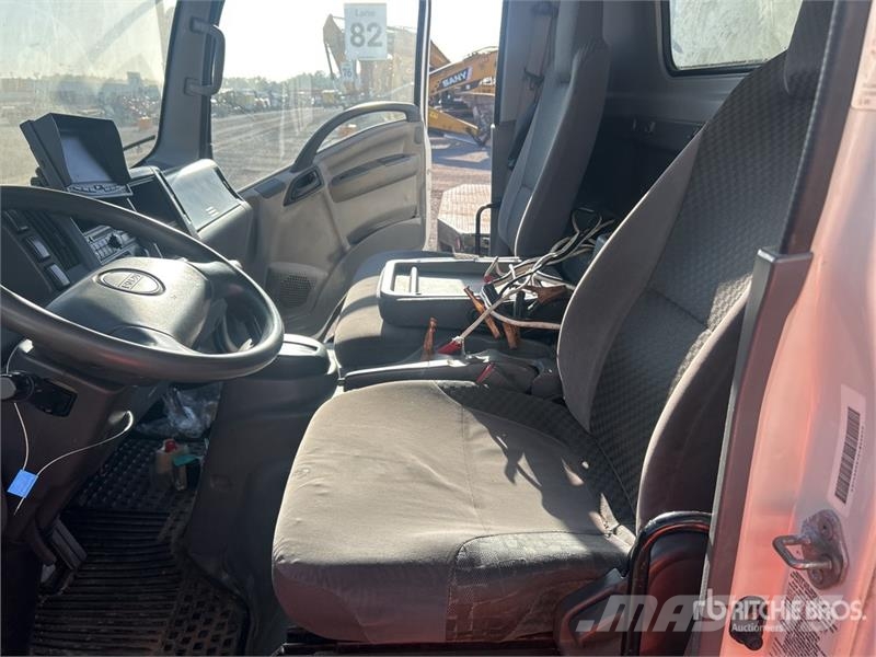 Isuzu NPR HD Camiones caja cerrada