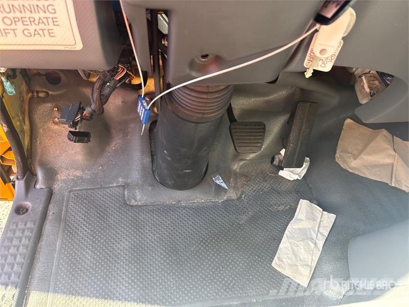 Isuzu NPR HD Bakwagens met gesloten opbouw