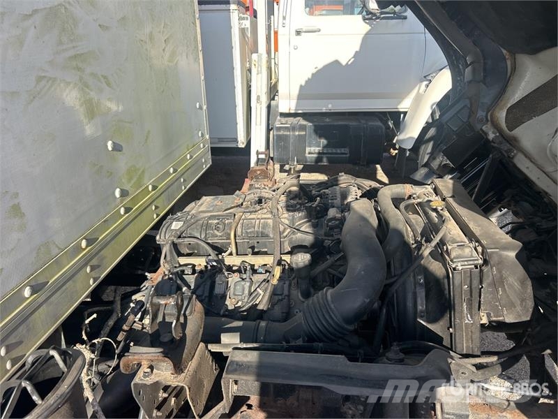 Isuzu NPR HD Camiones caja cerrada