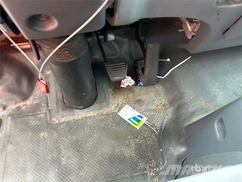 Isuzu NPR HD Camiones caja cerrada