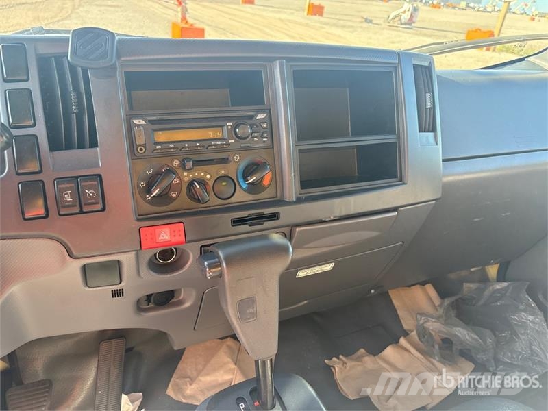 Isuzu NPR HD Bakwagens met gesloten opbouw