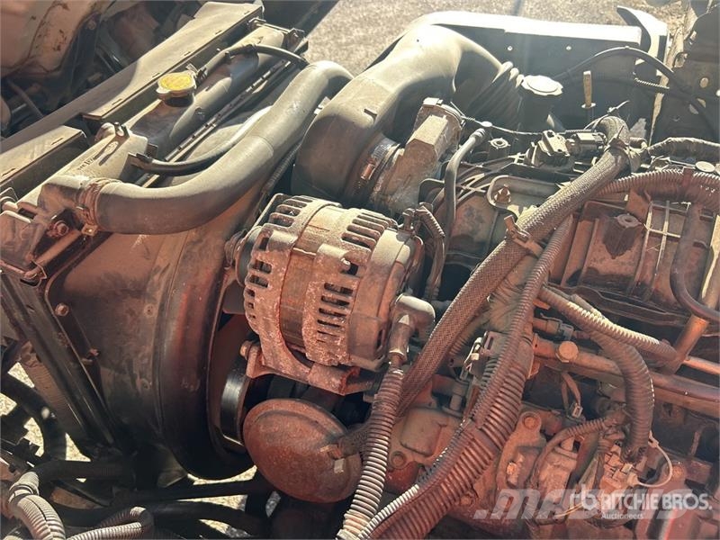 Isuzu NPR HD Camiones caja cerrada