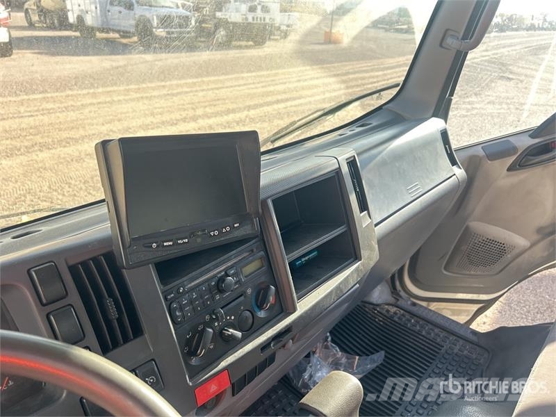 Isuzu NPR HD Camiones caja cerrada