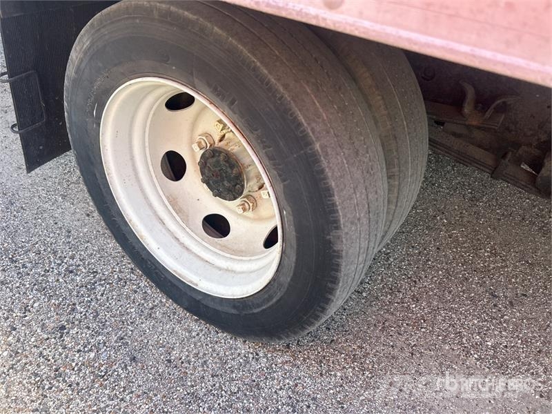 Isuzu NPR HD Camiones caja cerrada