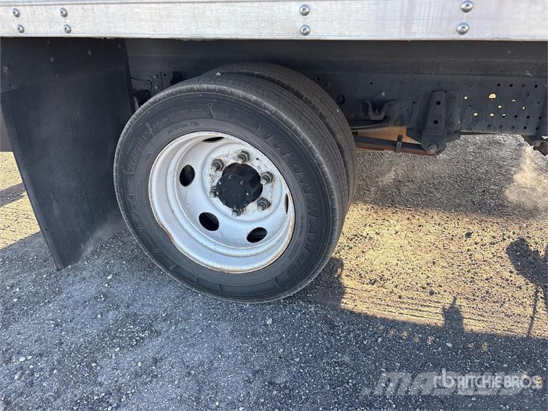 Isuzu NPR HD Bakwagens met gesloten opbouw