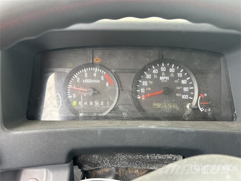 Isuzu NPR HD Camiones caja cerrada