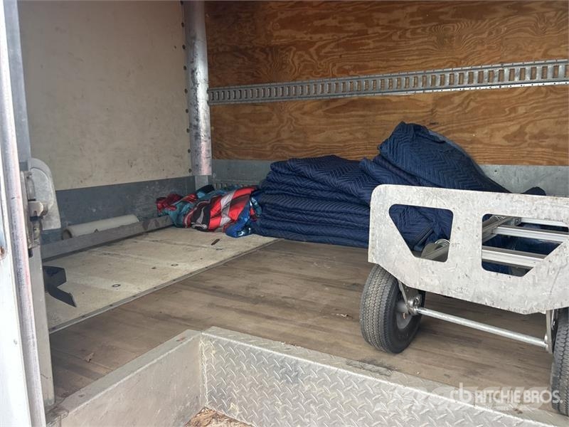 Isuzu NPR HD Camiones caja cerrada