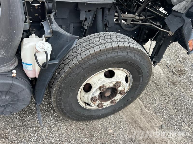 Isuzu NPR HD Camiones caja cerrada