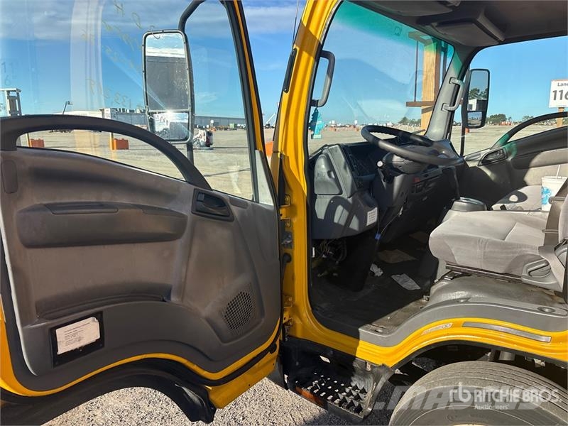 Isuzu NPR HD Bakwagens met gesloten opbouw