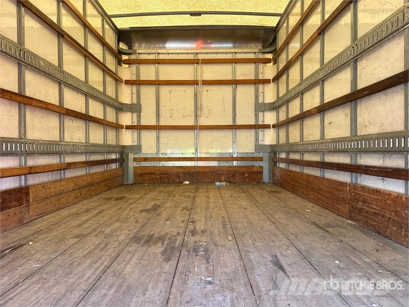 Isuzu NPR HD Bakwagens met gesloten opbouw
