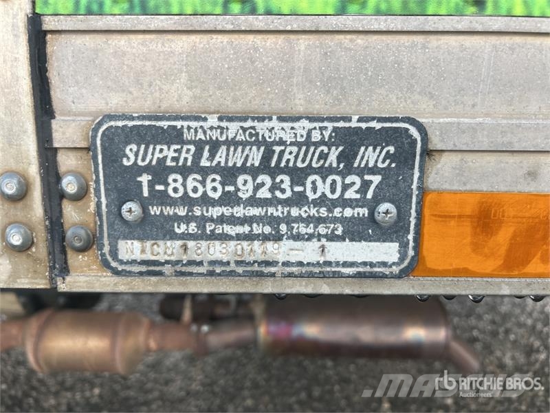 Isuzu NPR HD Box trucks