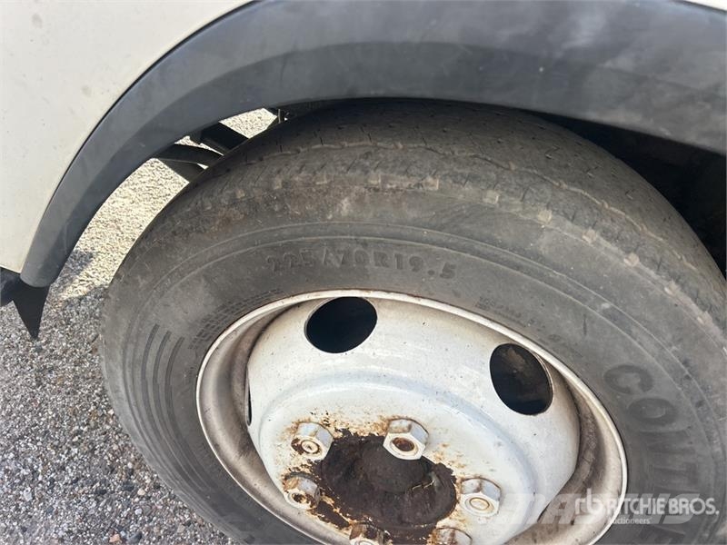 Isuzu NPR HD Camiones caja cerrada