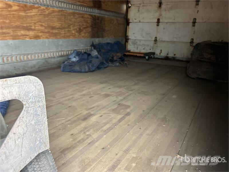 Isuzu NPR HD Camiones caja cerrada