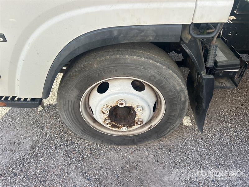 Isuzu NPR HD Camiones caja cerrada