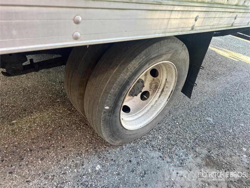 Isuzu NPR HD Camiones caja cerrada