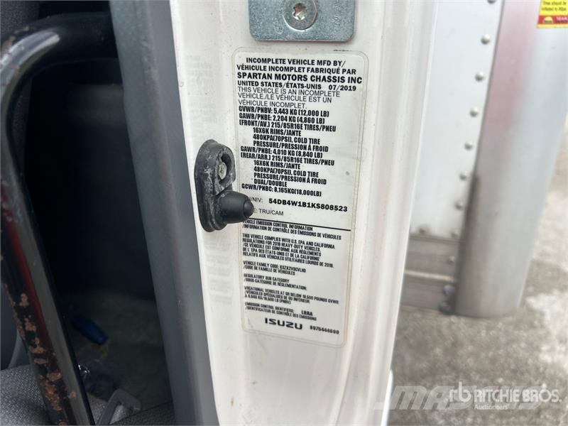 Isuzu NPR HD Camiones caja cerrada